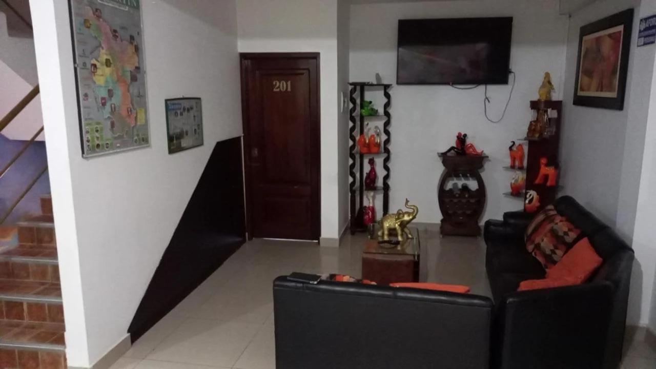 Hospedaje Renzo Tarapoto Exterior photo